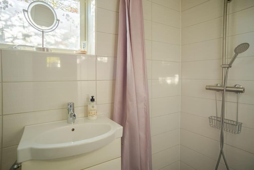 Outstanding Apartment Close To Gothenburg Кунґельв Екстер'єр фото
