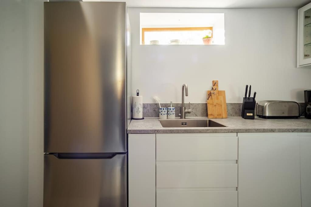 Outstanding Apartment Close To Gothenburg Кунґельв Екстер'єр фото
